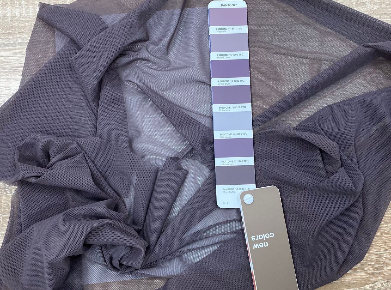 Elastic mesh plum truffle 1 meter