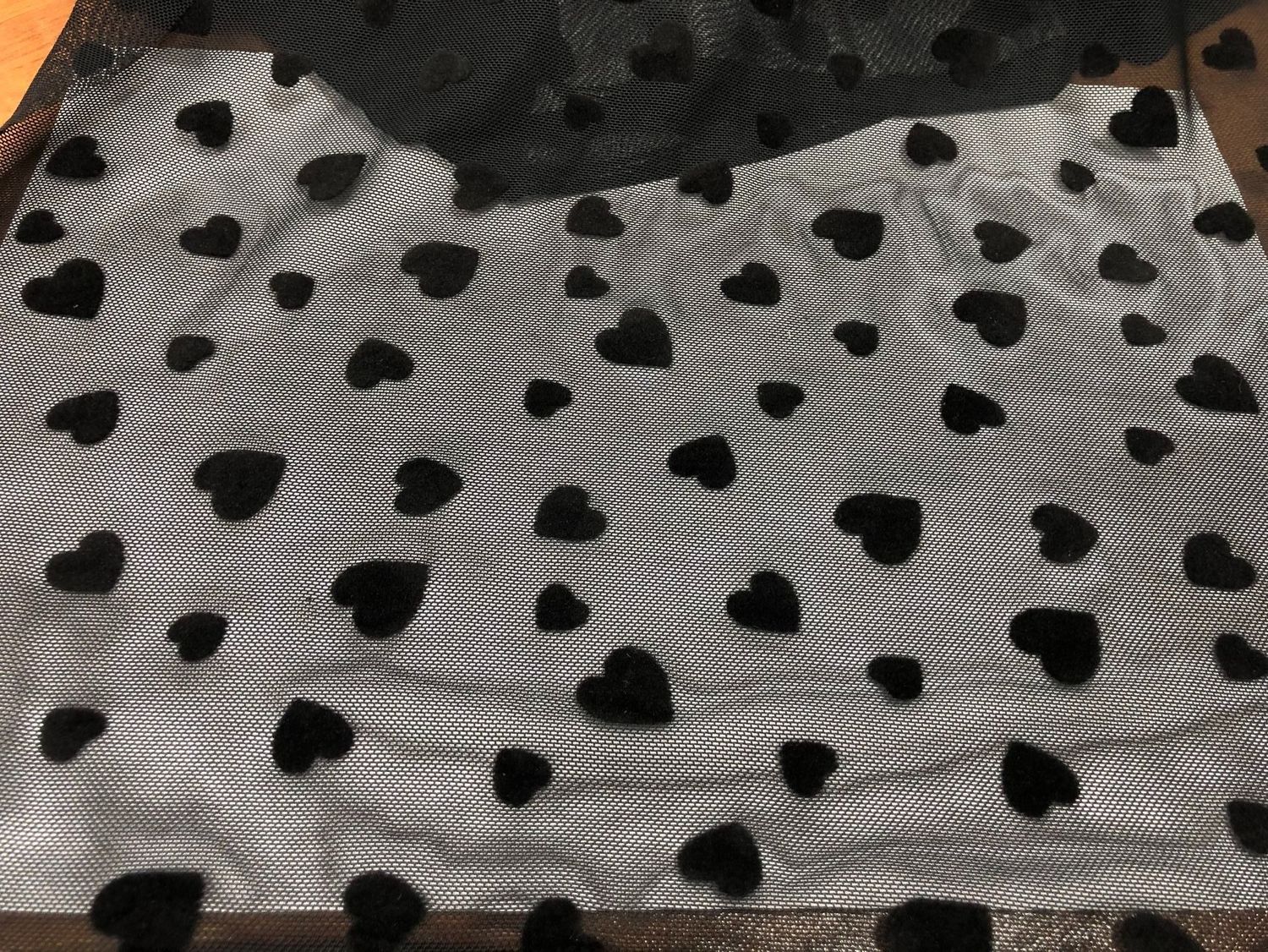 Flock elastic mesh hearts flock black