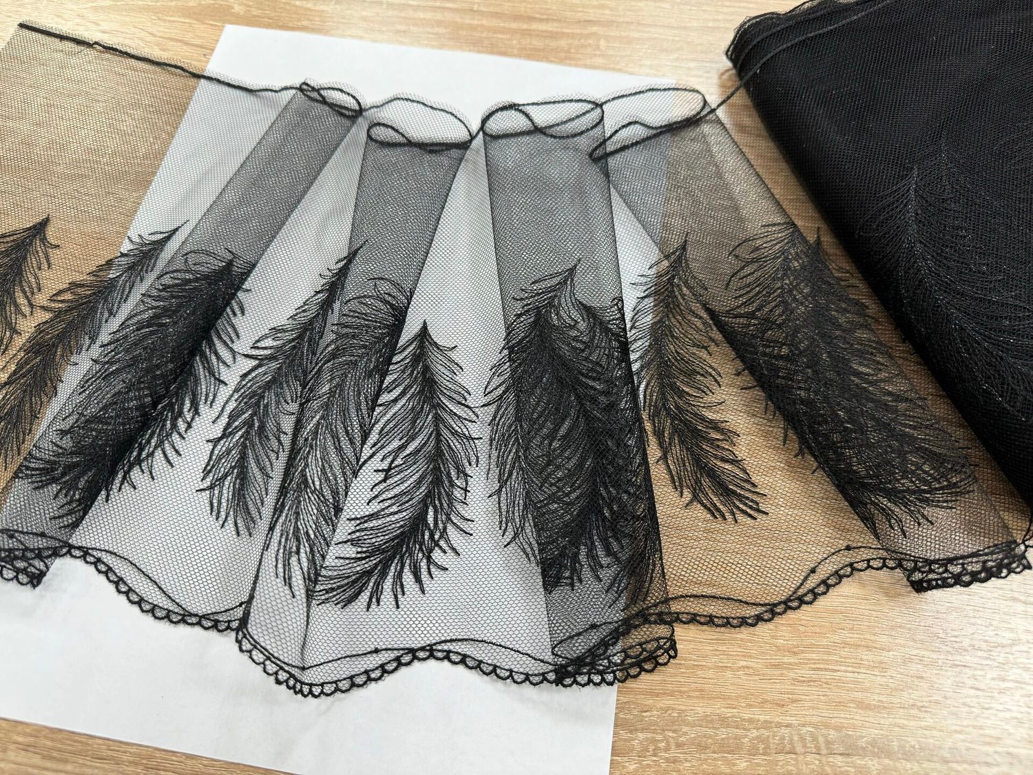 Embroidered mesh lace LV-7580 black feathers small/lurex