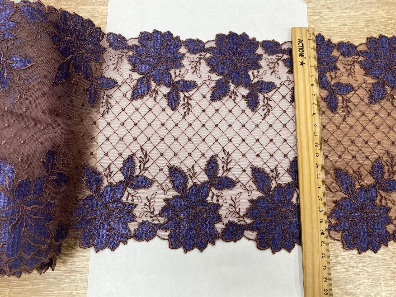 Embroidered mesh lace MD-8007 coffee/violet flowers