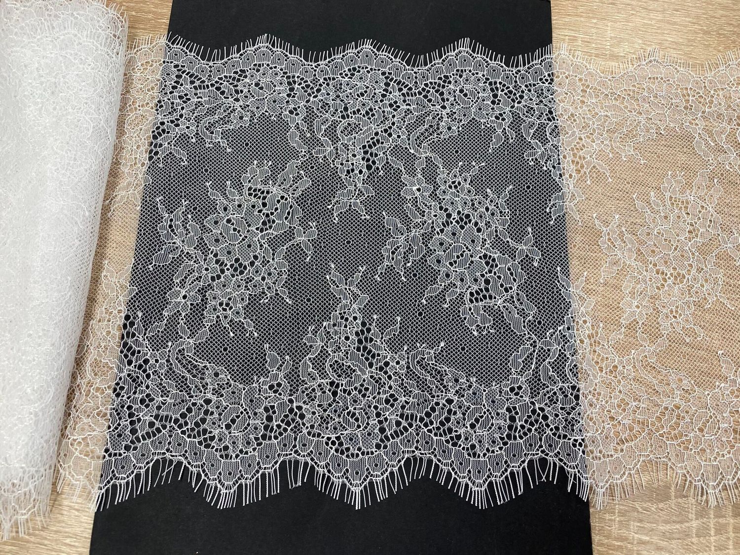 Chantilly laceecru (23 x 300cm)