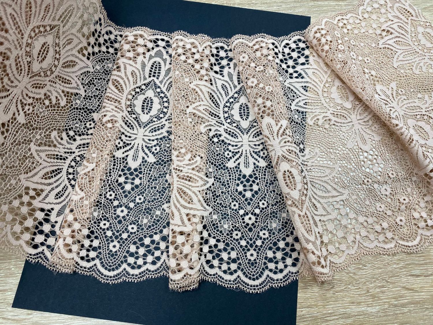 Elastic lace Spanish villa 23cm