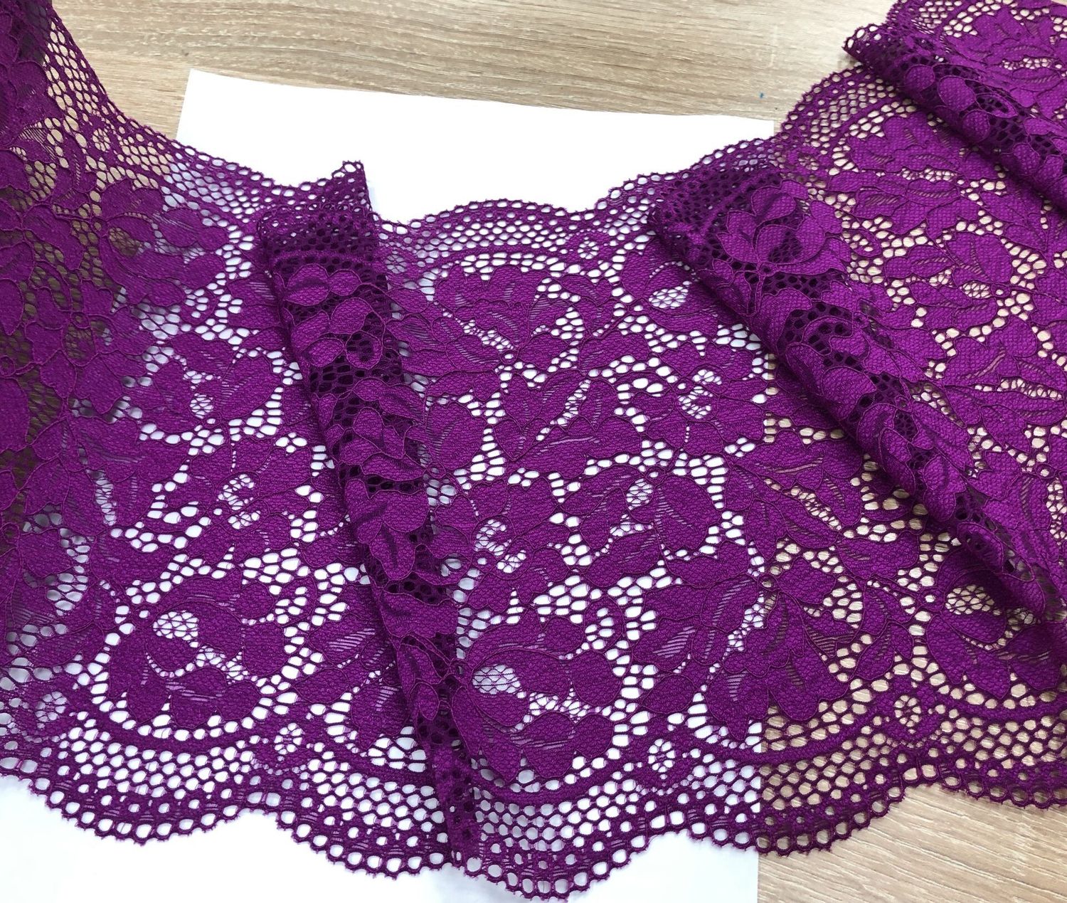 Elastic lace bright violet 22cm