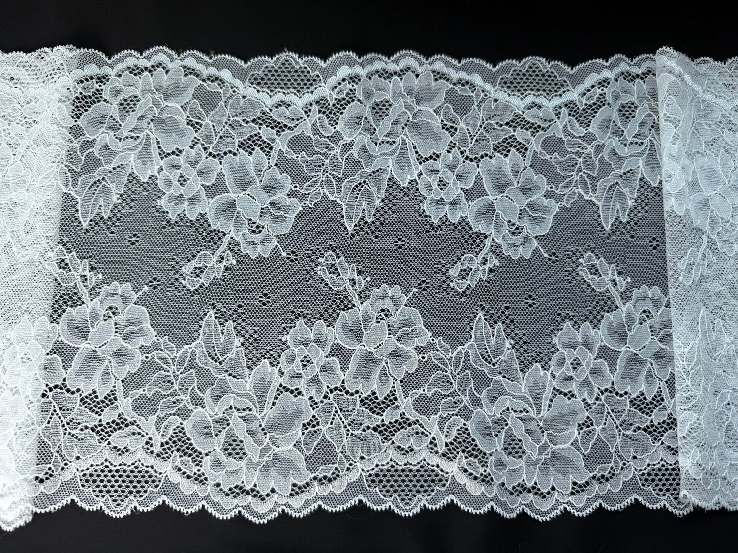 Elastic lace E2261/22cm ecru