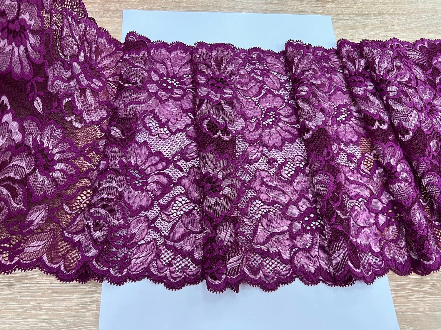 Elastic lace plum/crocus 22cm