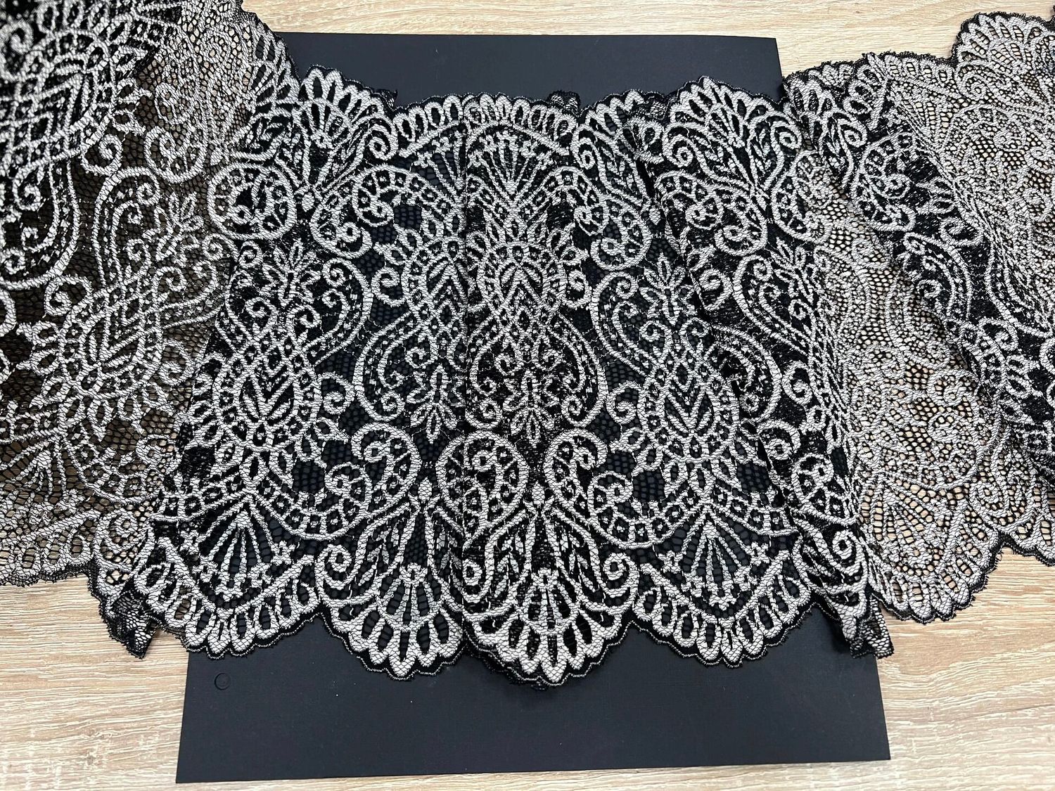 Elastic lace black/peony 23cm