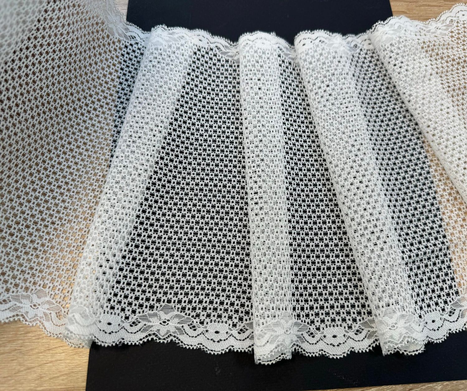 Elastic lace white large cell/flower 21cm
