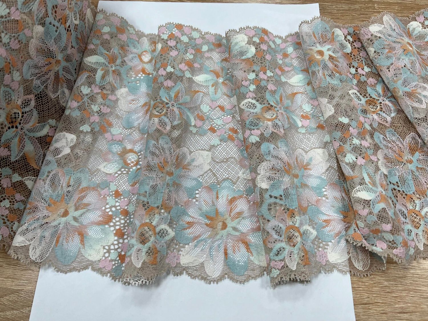 Elastic lace grey-beige/multicolor 20cm