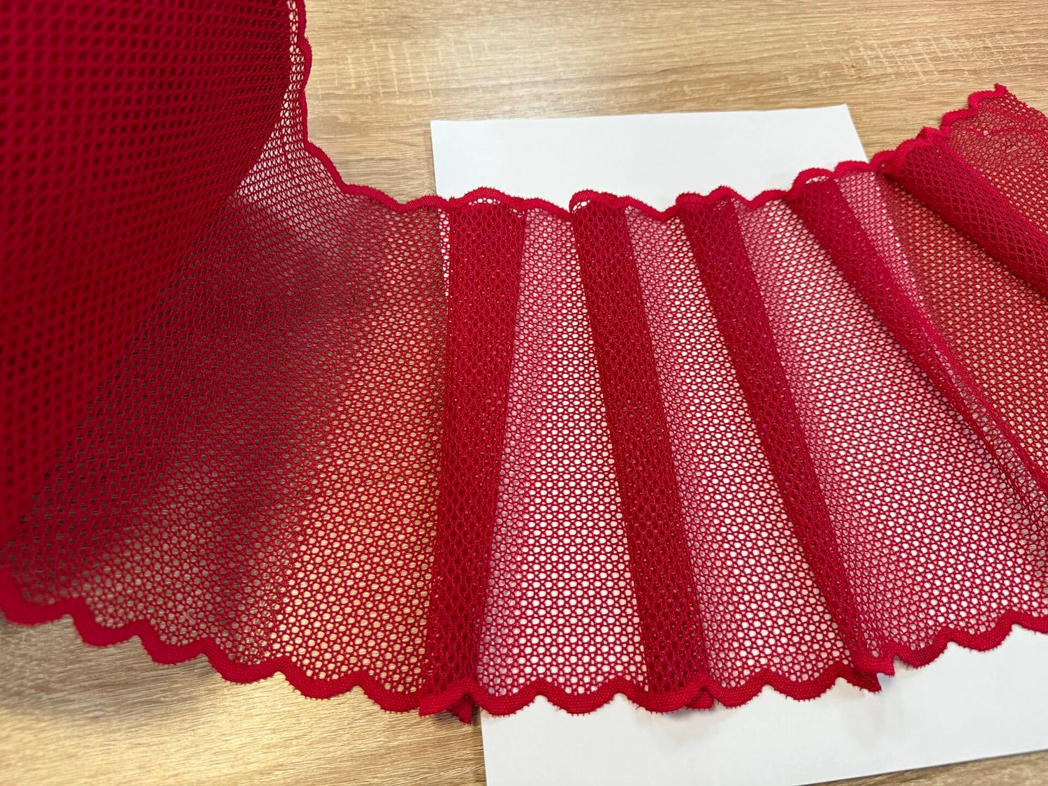 Elastic lace E3670 dark.red large cell