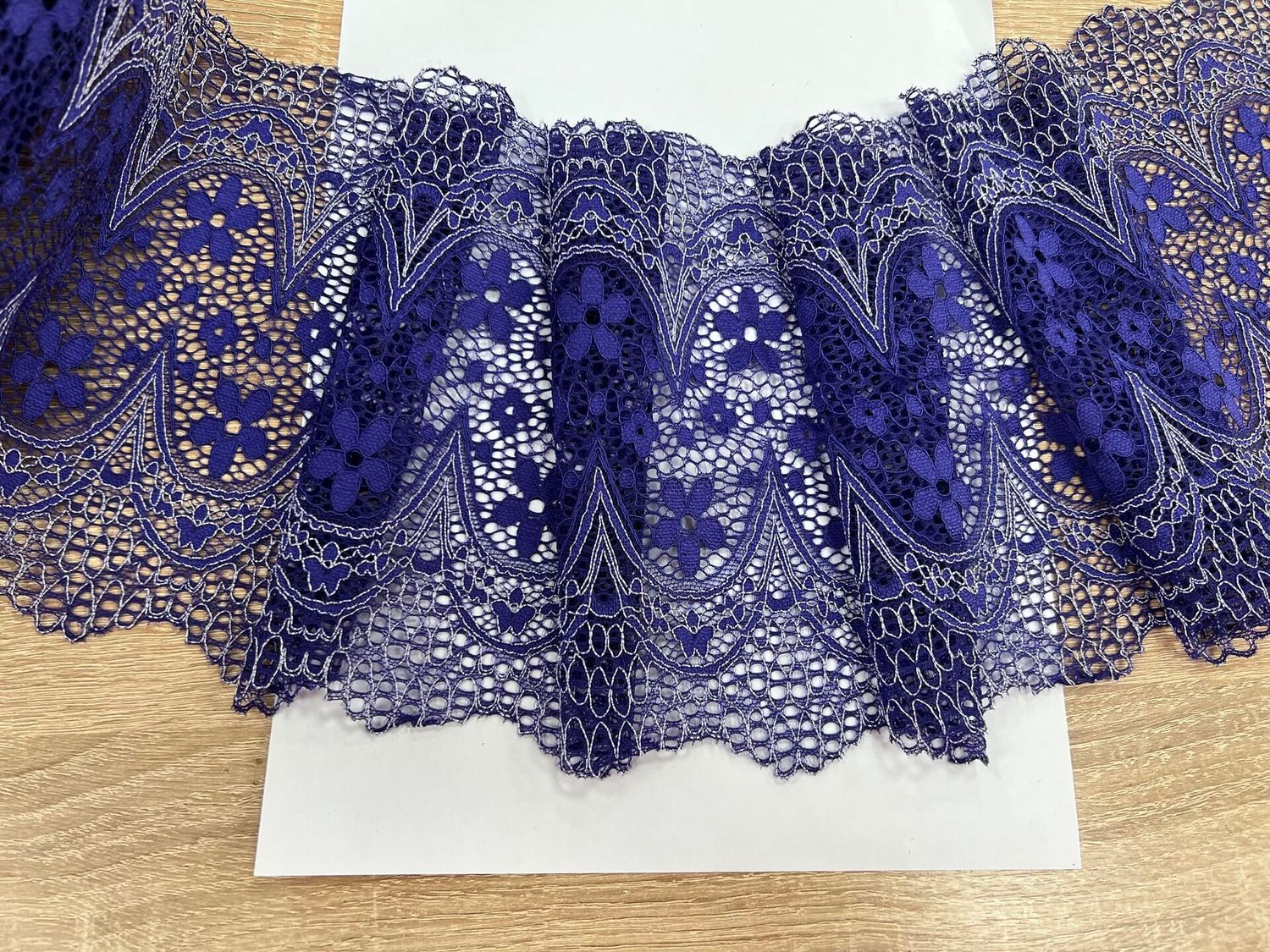 Elastic lace violet/white 18cm