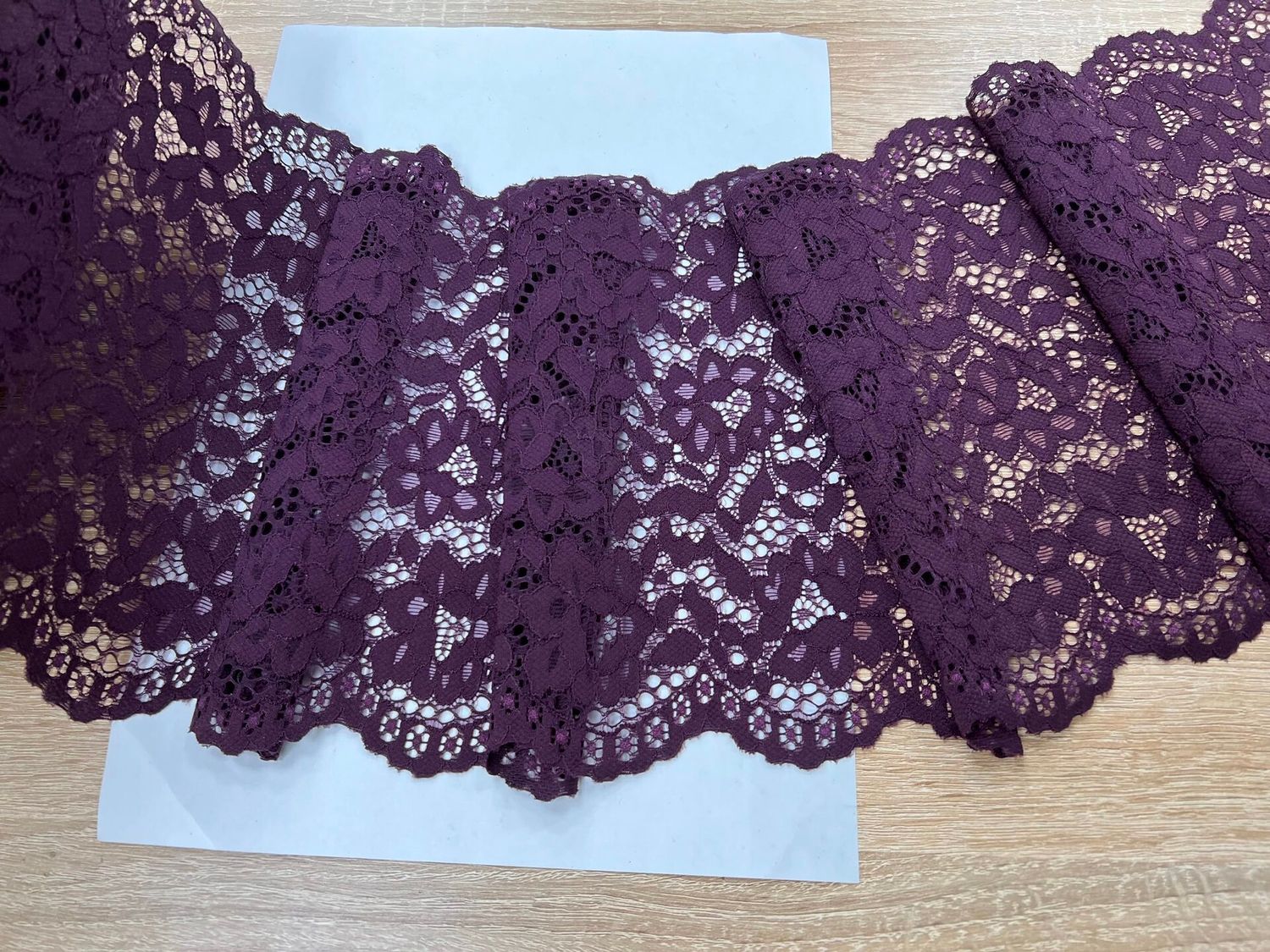 Elastic lace plum 21cm