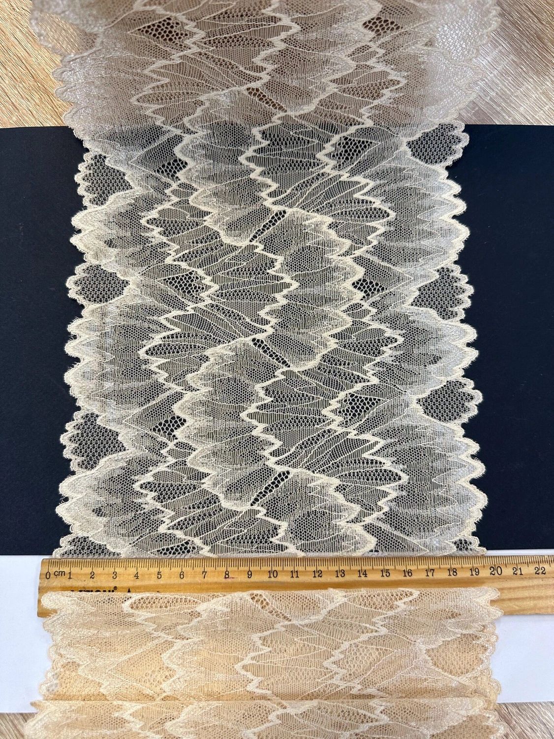 Elastic lace beige 20cm