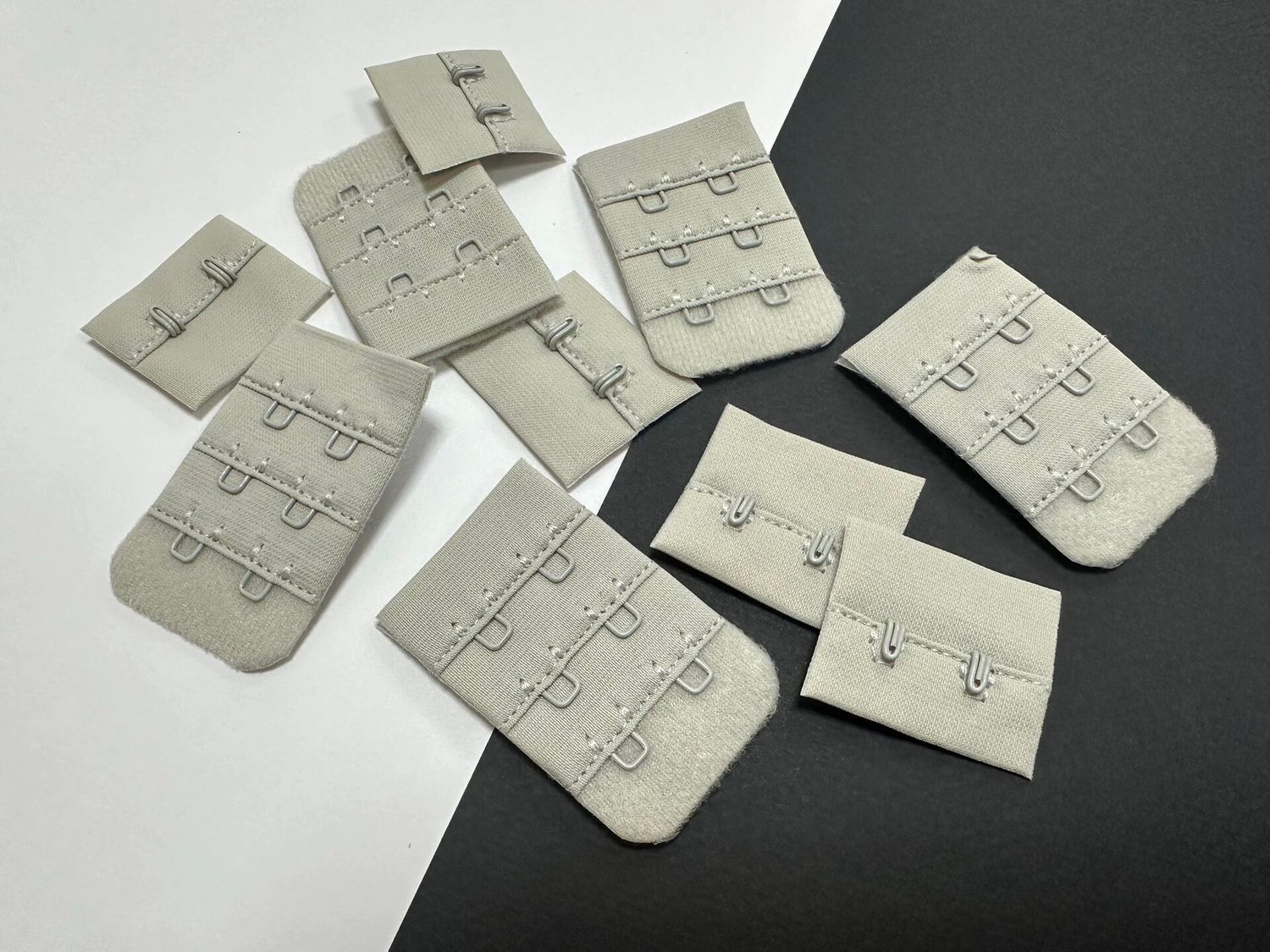 Lingerie clasp mineral grey (15-5704 TPG)(10 pairs)