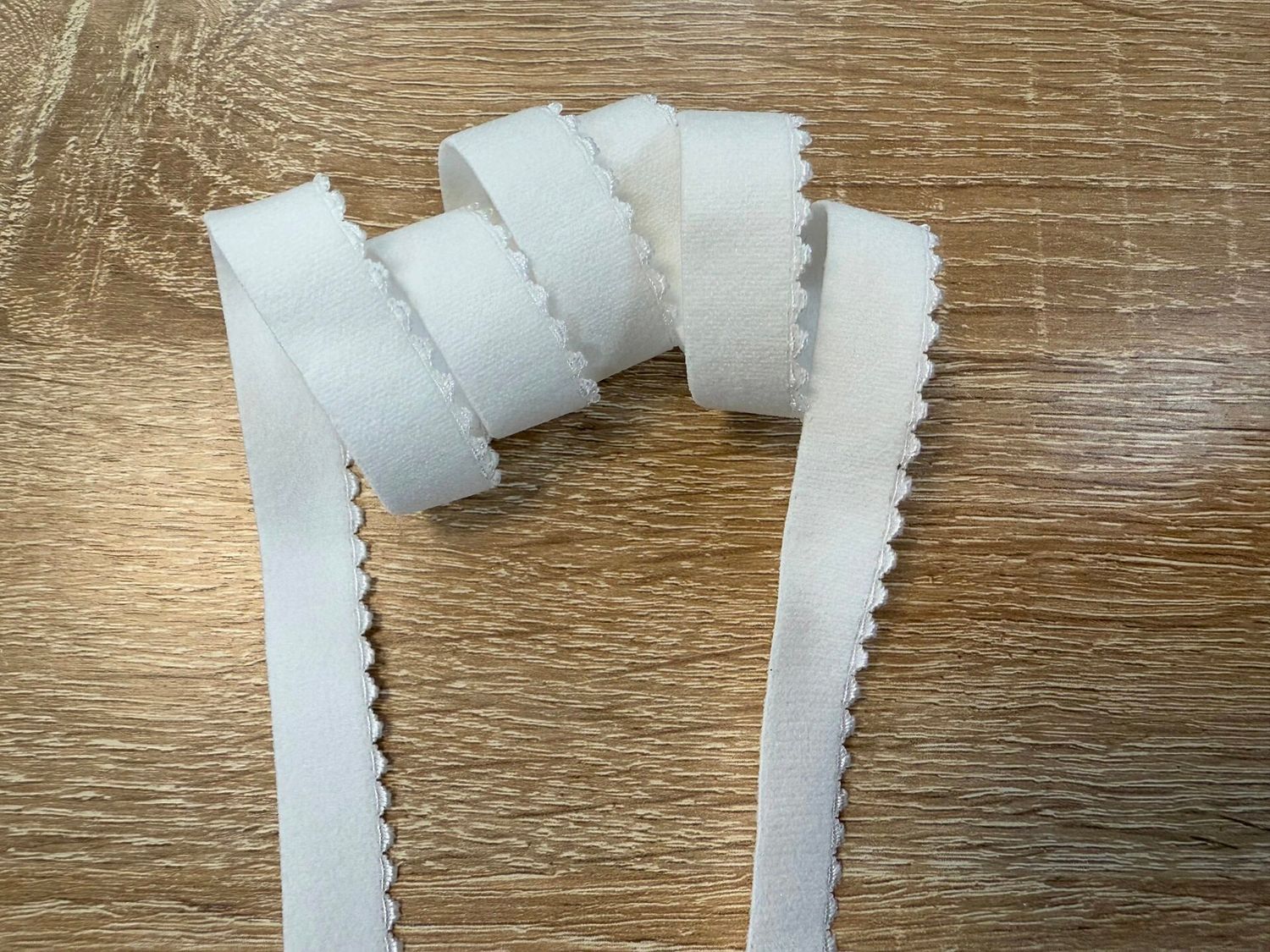 Decorative lingerie elastic 15mm white (50m)