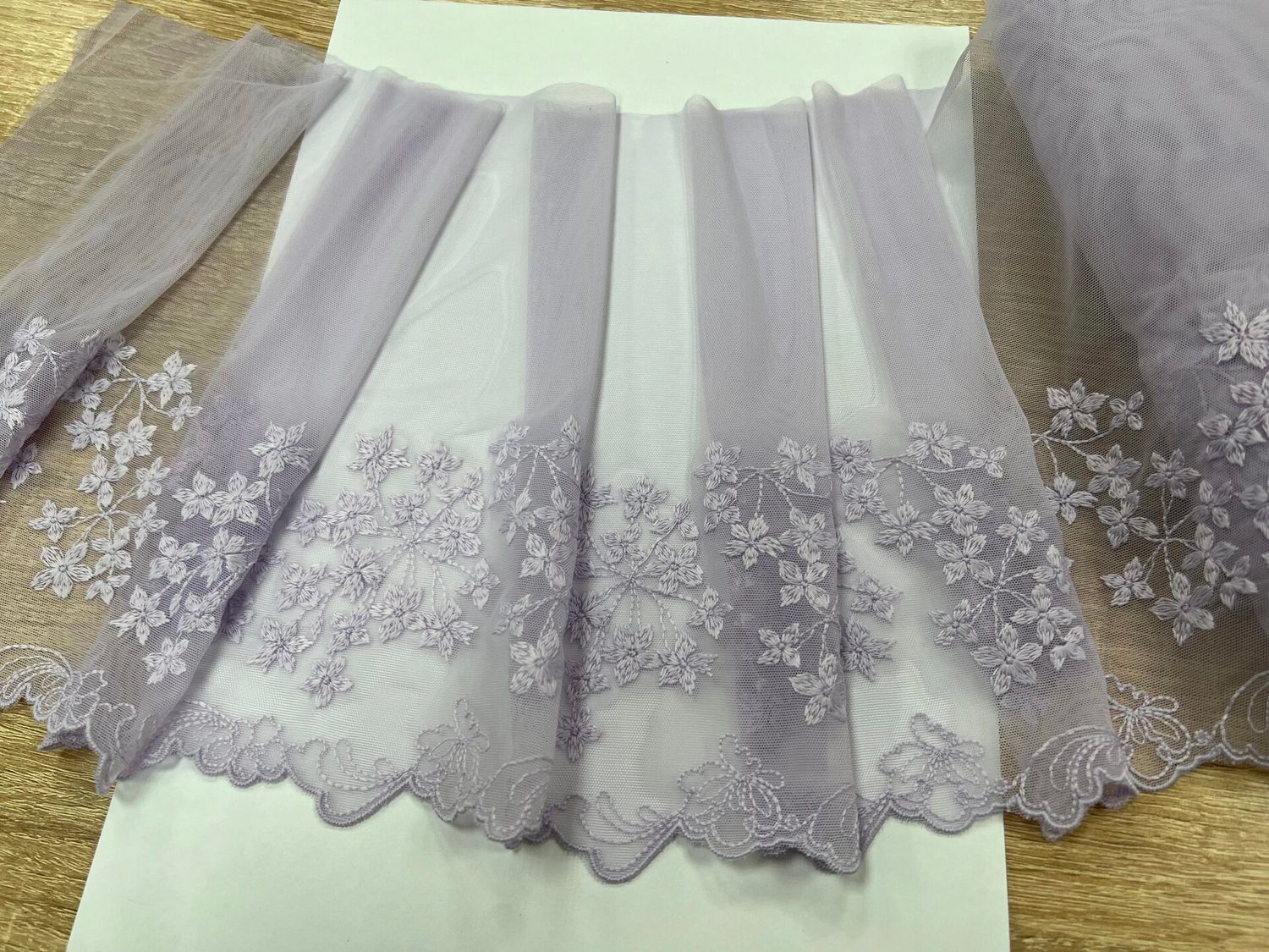 Elastic embroidered lace lilac/small flowers