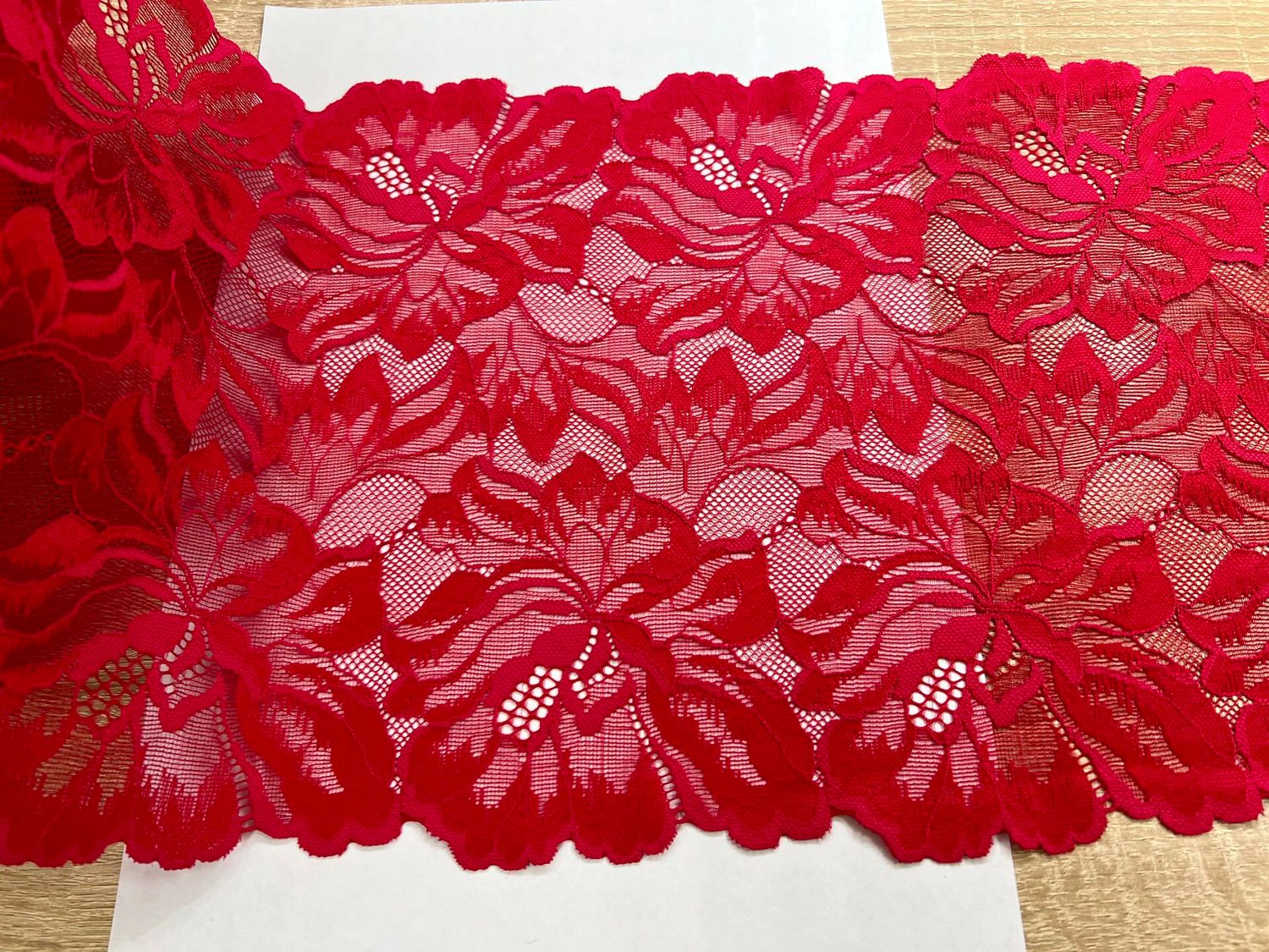 Elastic lace red 24cm