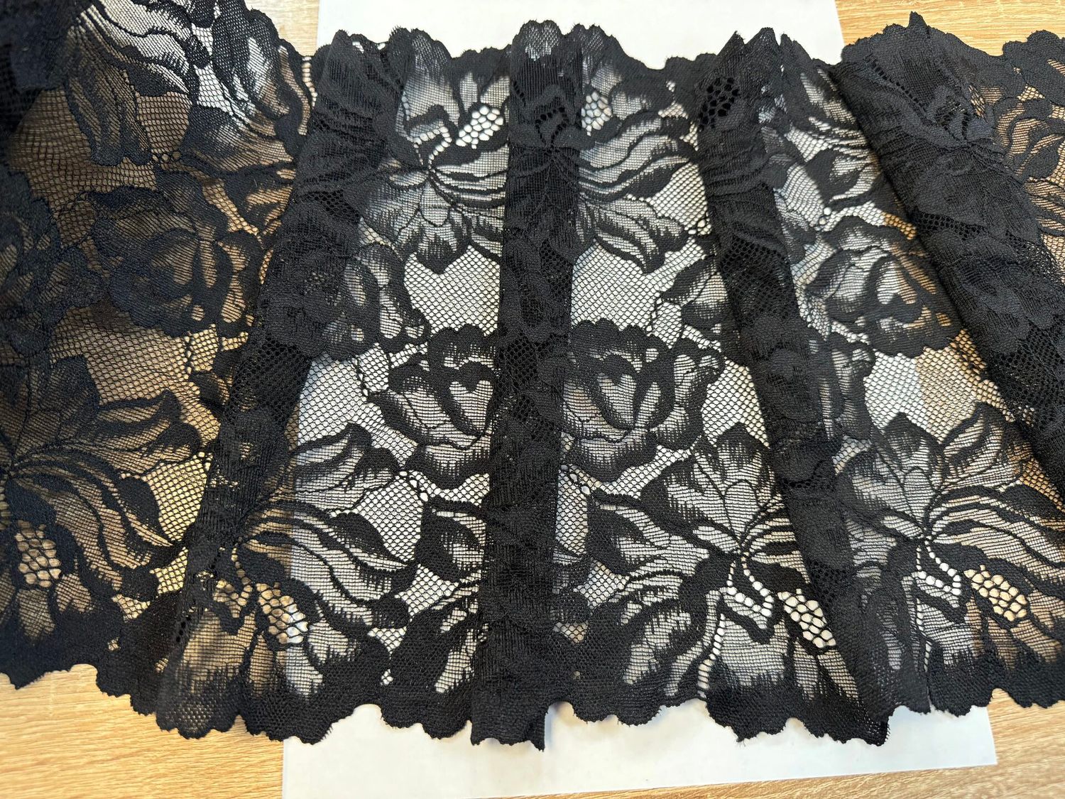 Elastic lace black large flowers 25cm