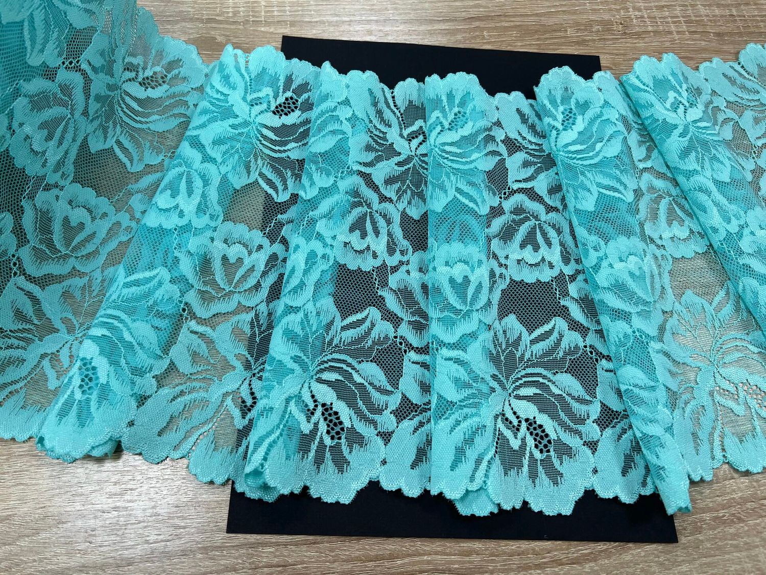 Elastic lace Nl-1277 menthol/large flowers