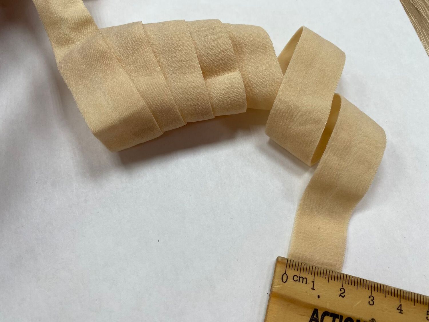 Elastic tape 20 W 626 beige 126 (50m)