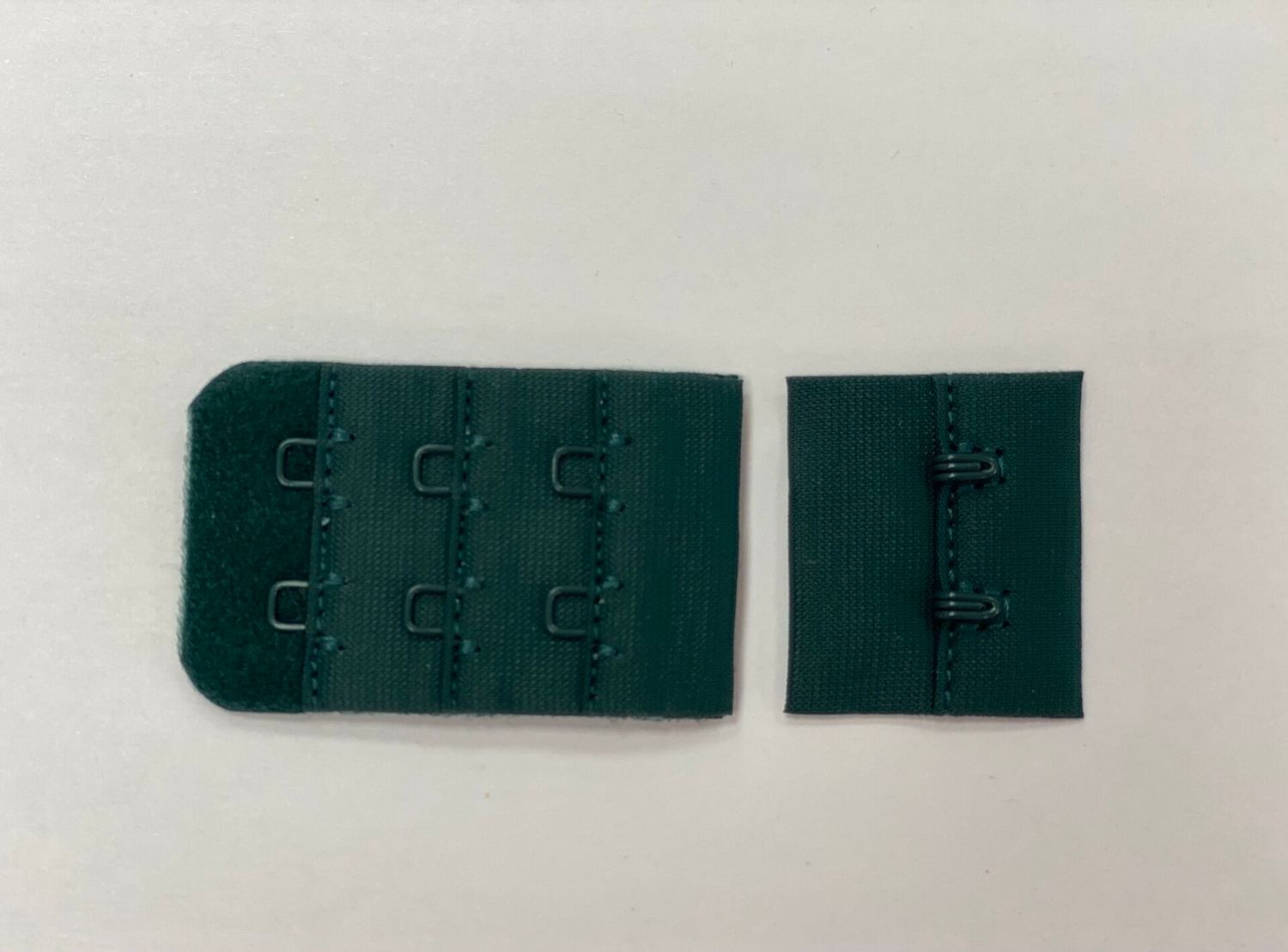 Lingerie clasp dark green (10 pairs)