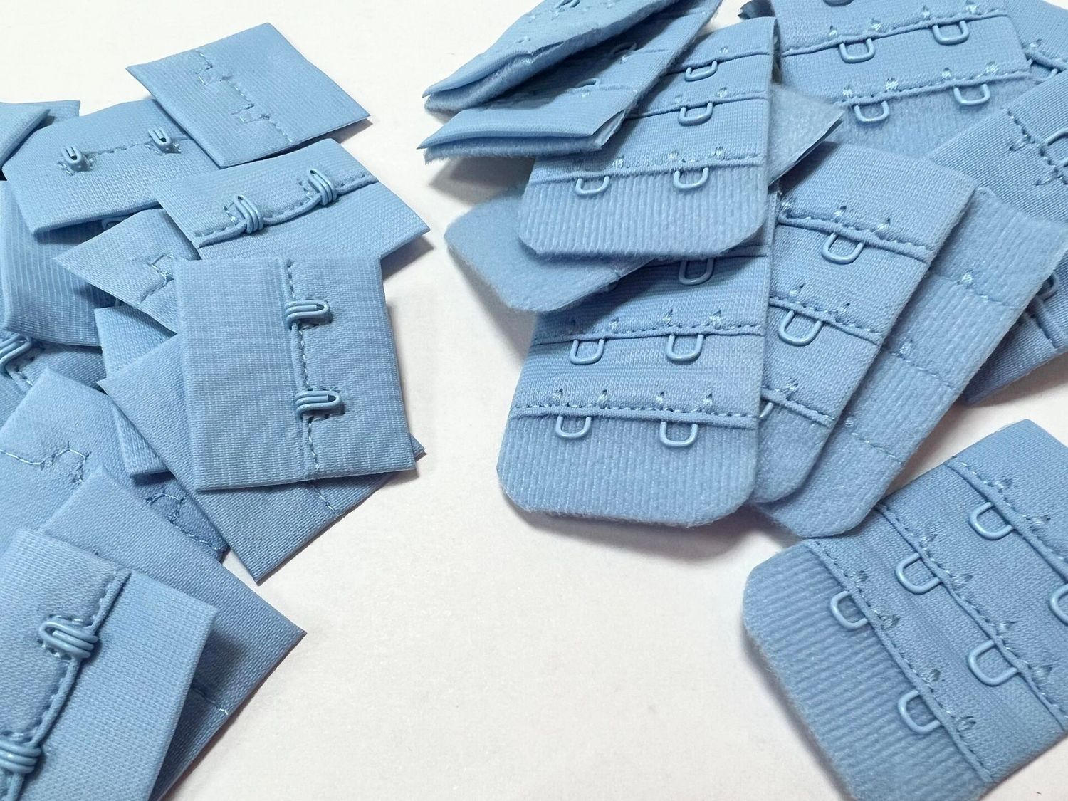 Lingerie clasp light.sky blue (10 pairs)