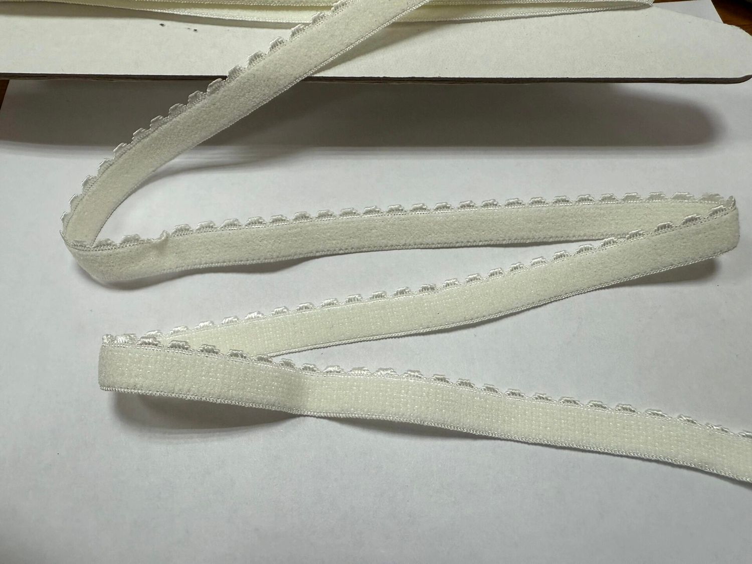 Decorative lingerie elastic 10 W 2557 champagne 50m