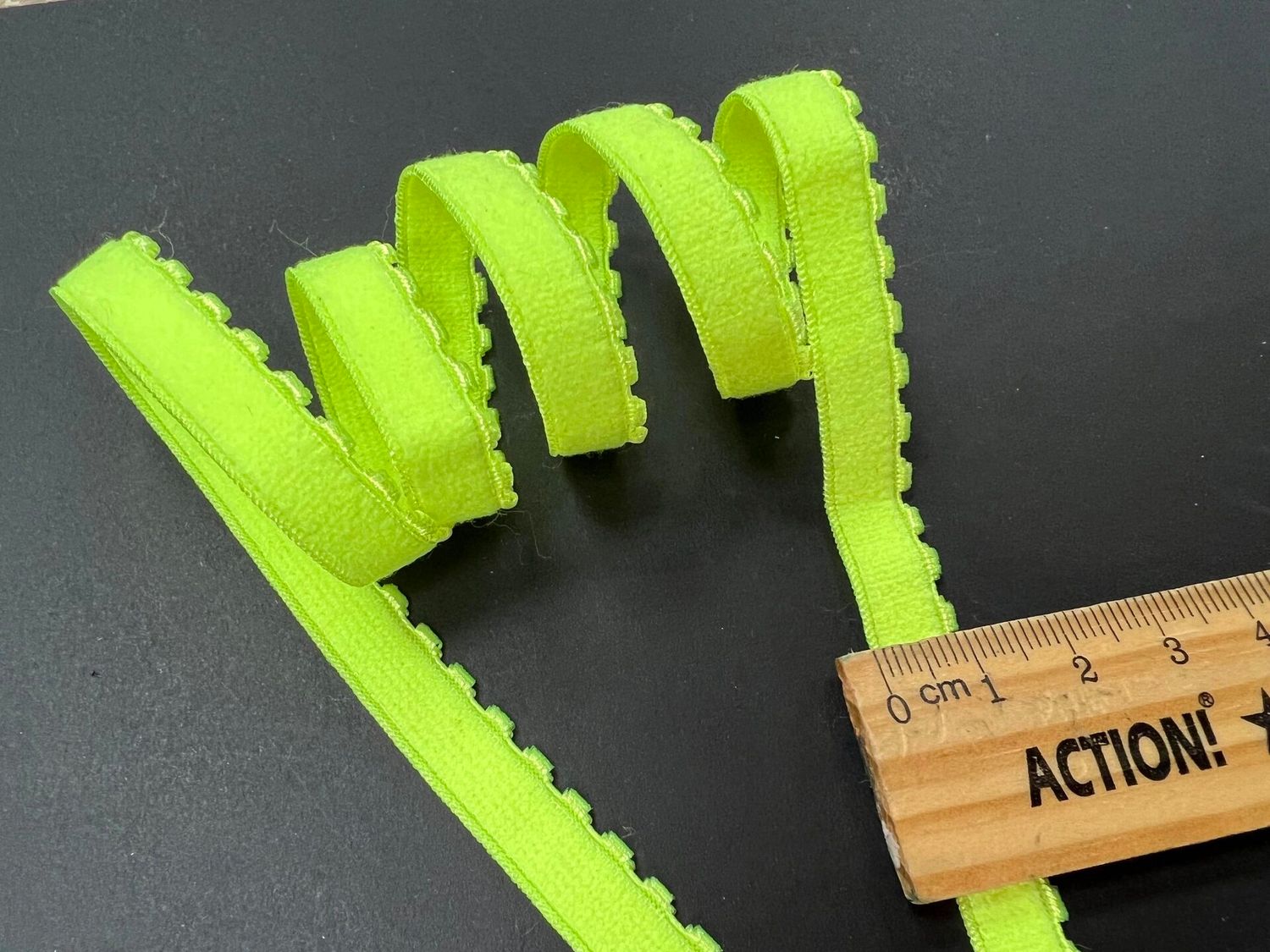 Decorative lingerie elastic 10 Z 559 lemon-lime neon (50m)