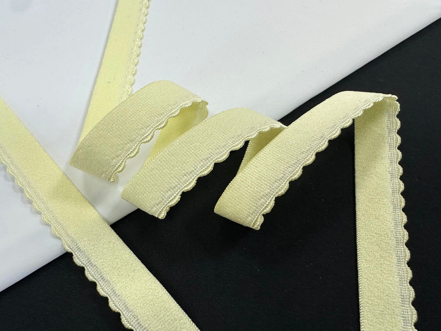 Decorative lingerie elastic 12 Z 5040 butter cream (50m)
