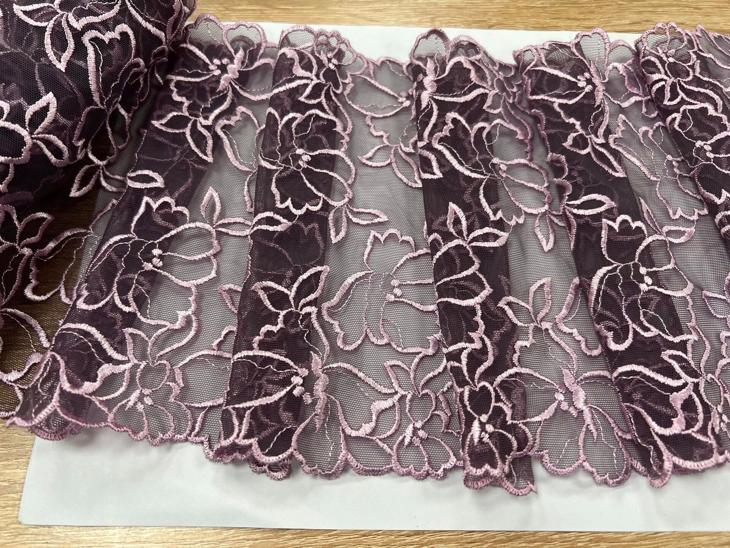 Elastic embroidered lace dark.crocus/lilac-pink
