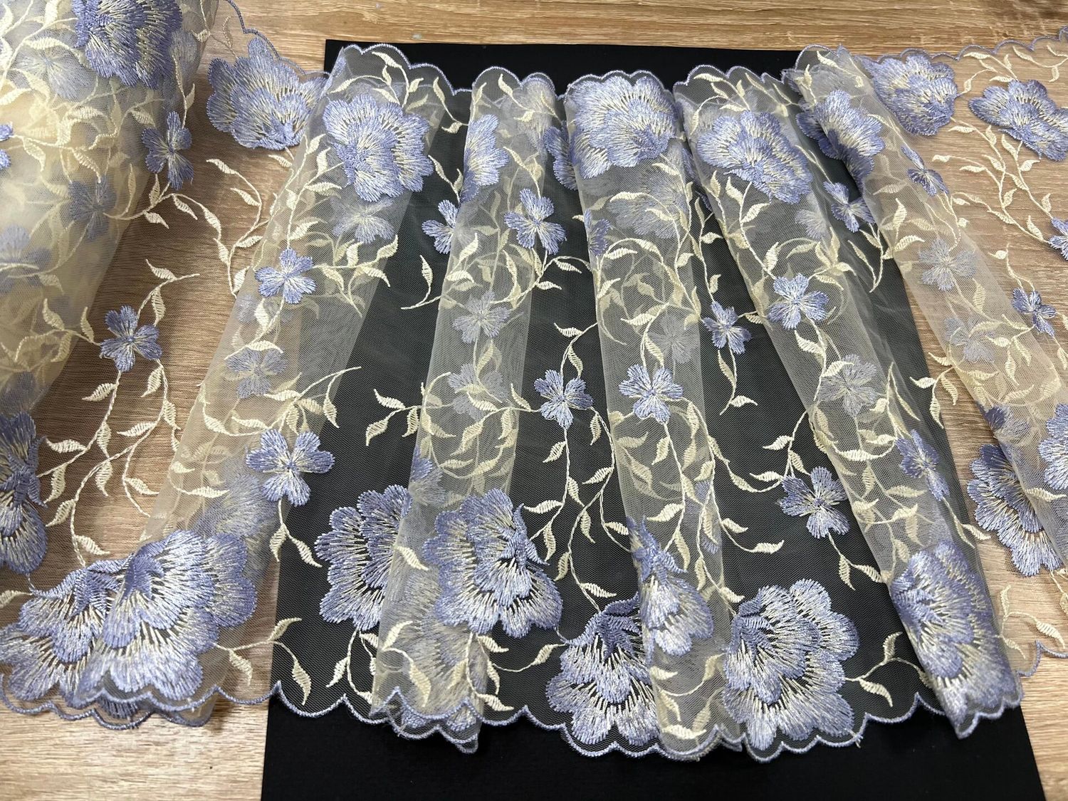 Embroidered mesh lace 23cm beige/lilac