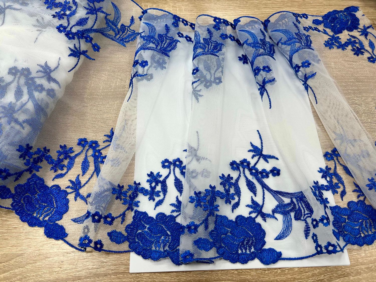 Embroidered mesh lace 29cm white/cornflower