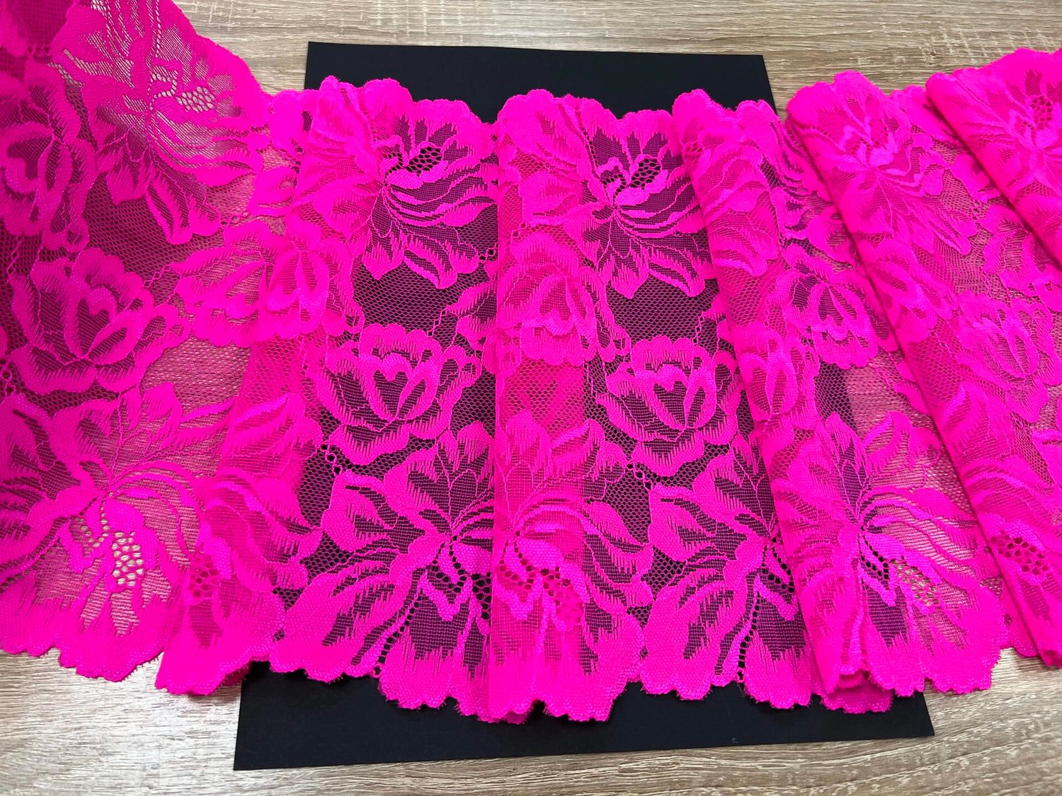 Elastic lace Nl-1277 pink neon/large flowers