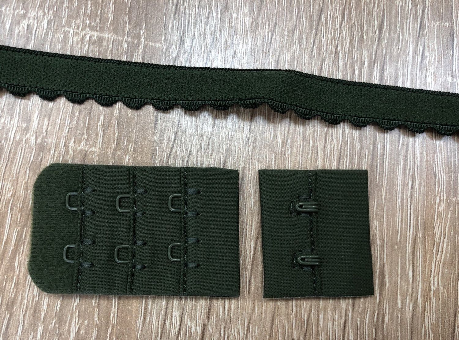Lingerie clasp khaki (Rifle Green 19-0419 )(10 pairs)