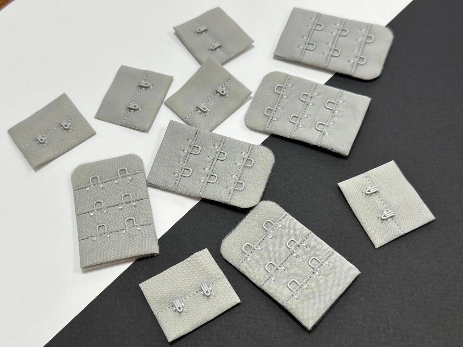 Lingerie clasp light.grey (Gray Dawn 14--4106 ) 10 pairs