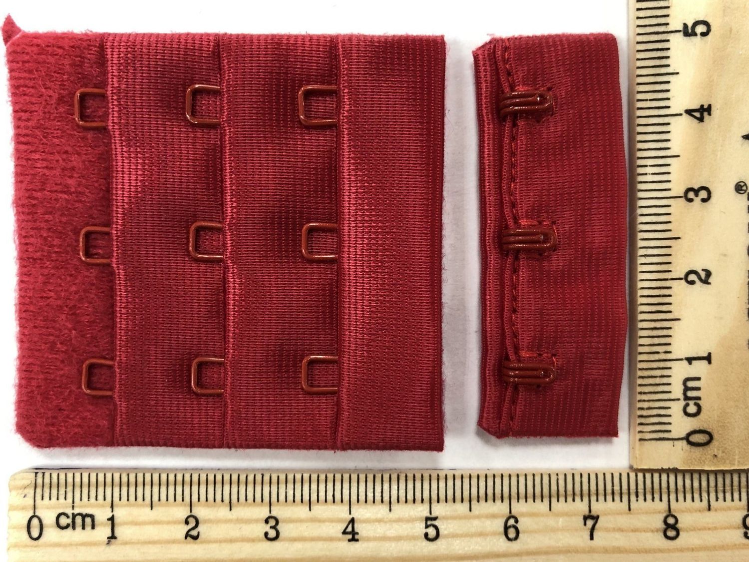 Lingerie clasp TK-607/3x3 red (10 pairs)