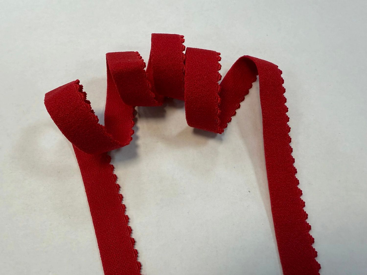 Decorative lingerie elastic 15 W 558 red (50m)