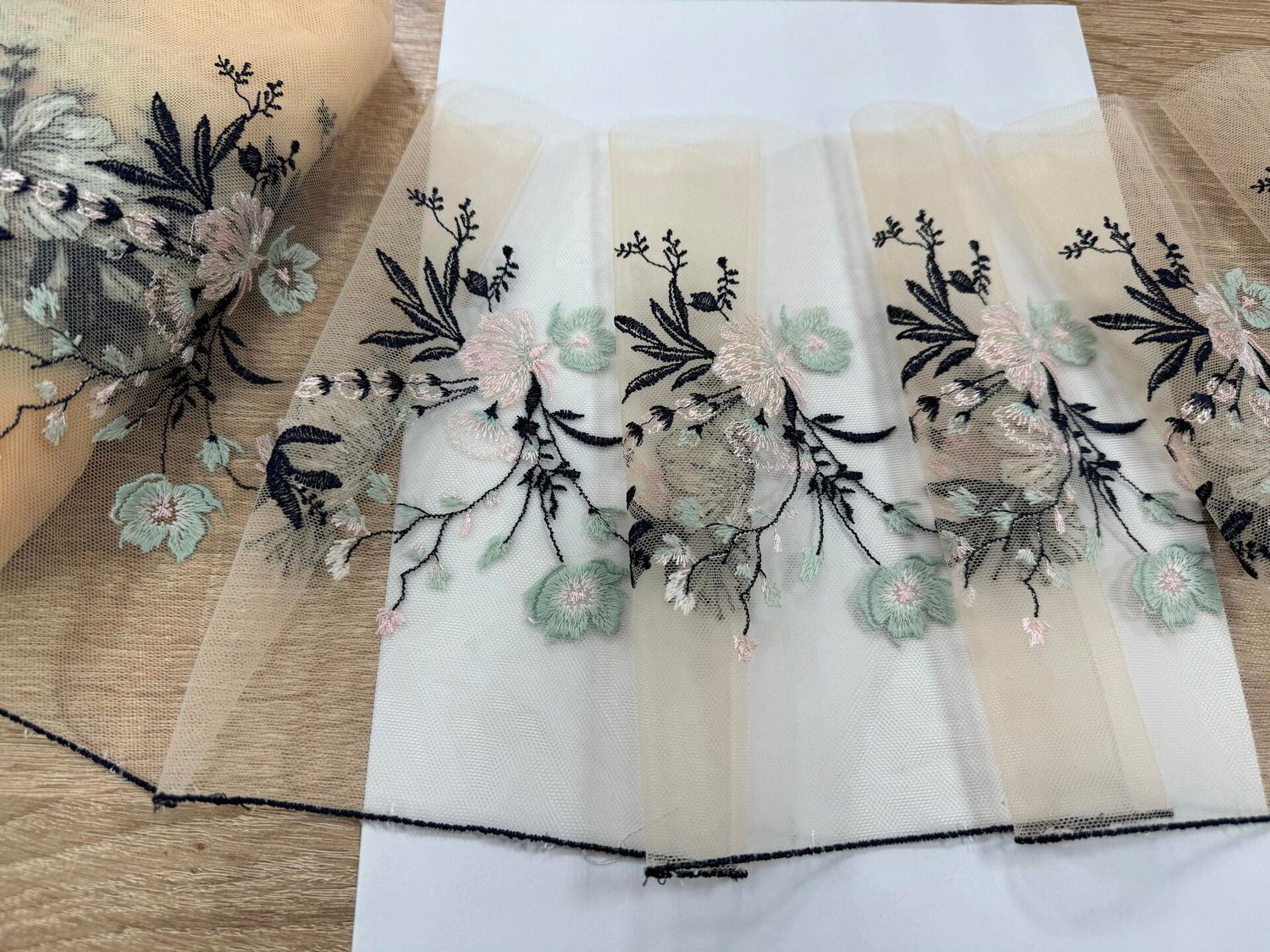 Embroidered mesh lace AN-7577 peach-beige/dark.blue/smoky menthol