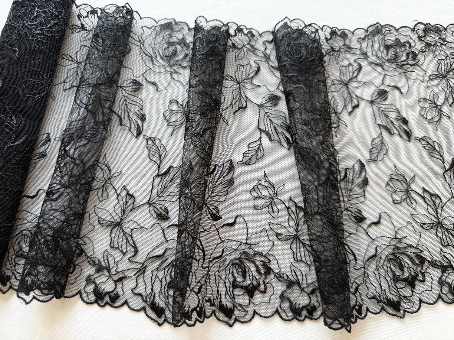 Embroidered mesh lace 21cm black