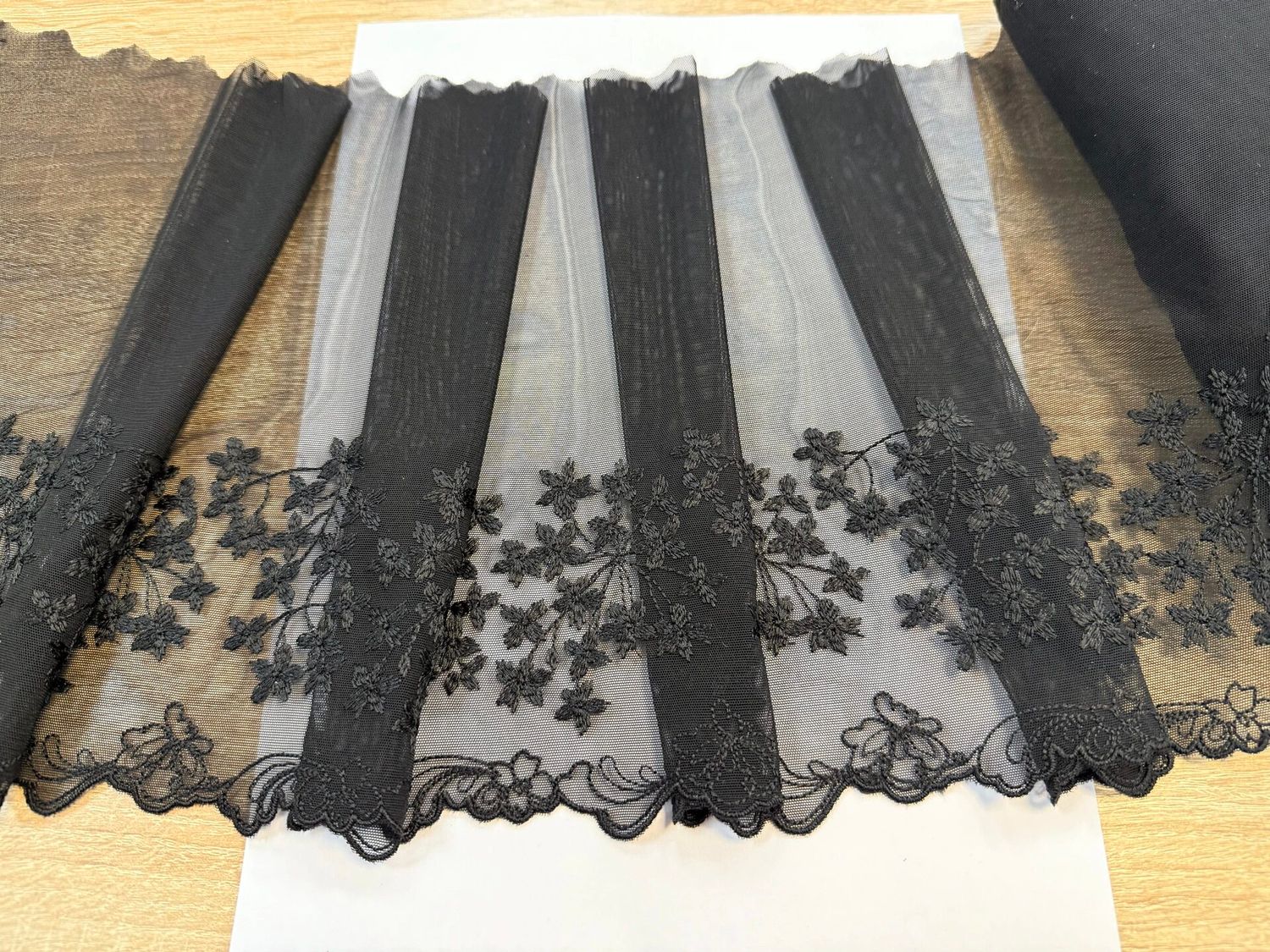 Elastic embroidered lace black/small flowers