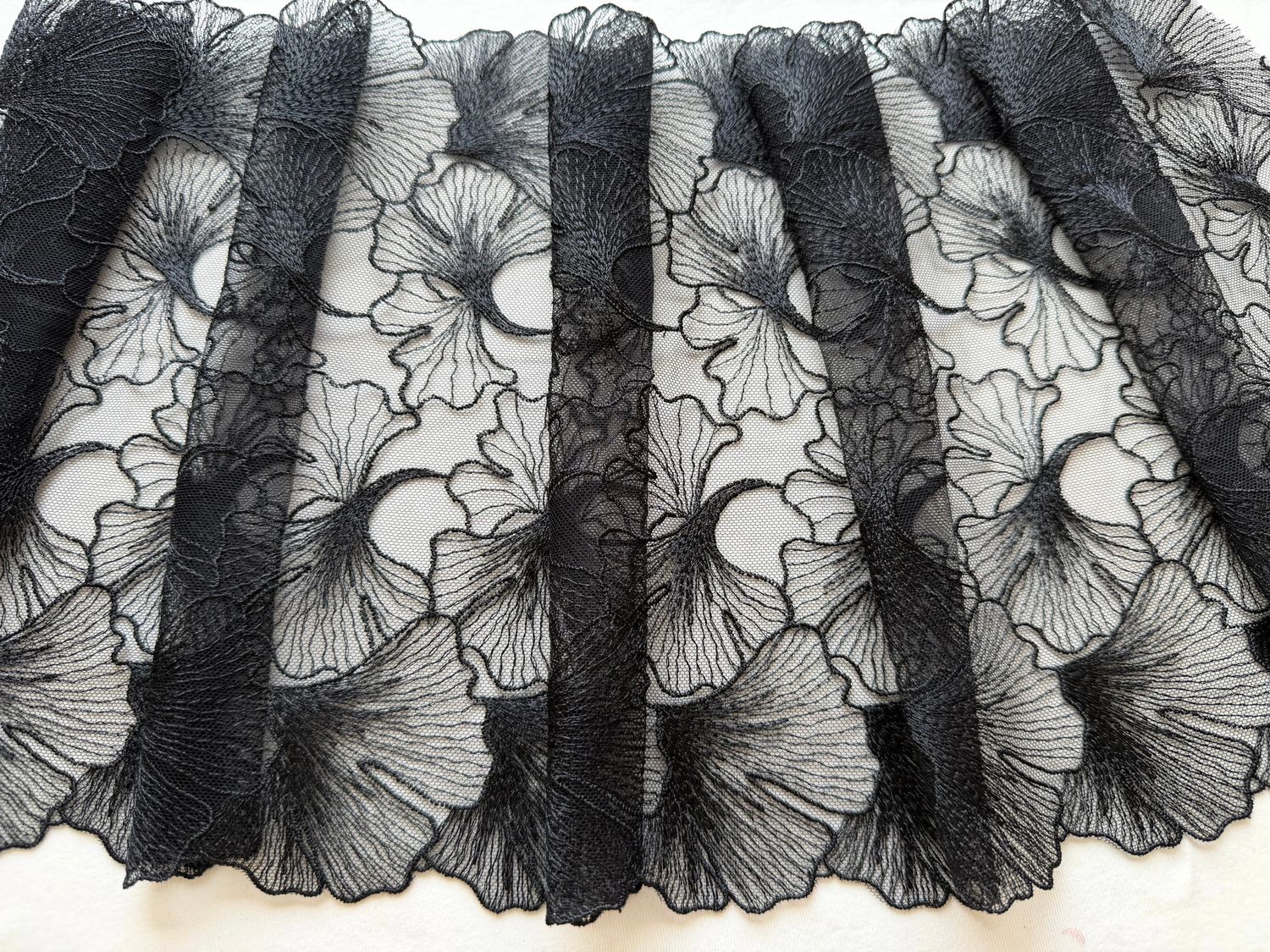 Embroidered mesh lace 26cm black