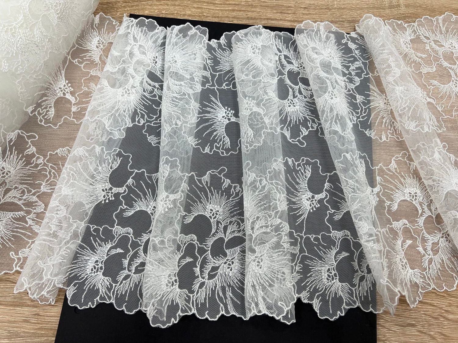 Embroidered mesh lace Jet-136 ecru