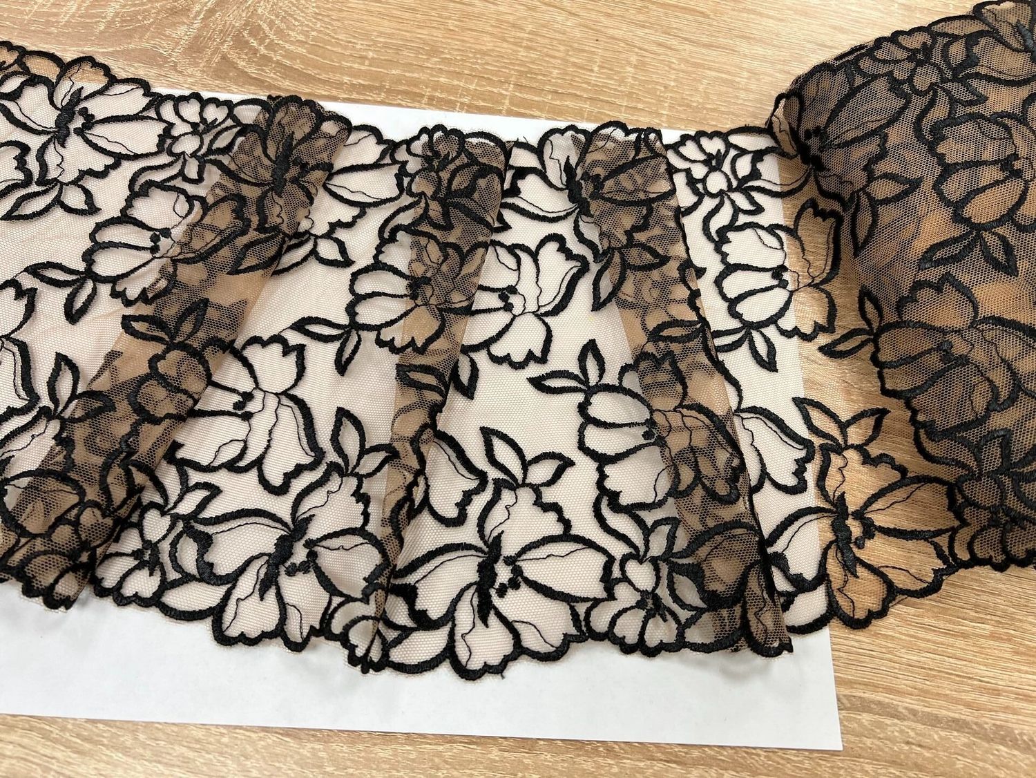Embroidered mesh lace 17.5cm nude with pinkish tint/black