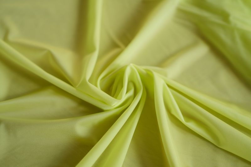 Luminary Green Satin Stretch Microfiber 150 cm 131 g/m² Lauma