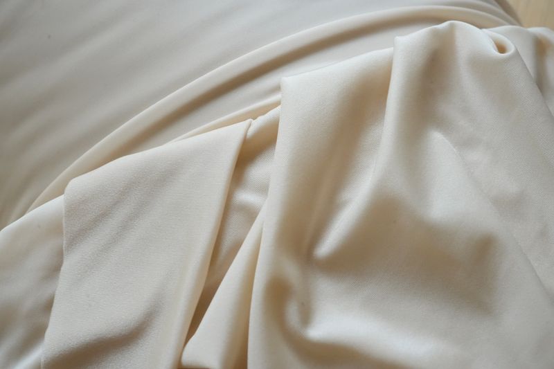 Beige Satin Stretch Microfiber 150 cm 131 g/m² Lauma