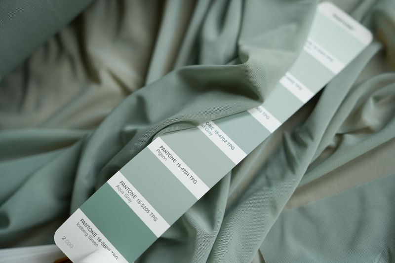 Pigeon Green Stretch Mesh 145 cm 115 g/m² Lauma