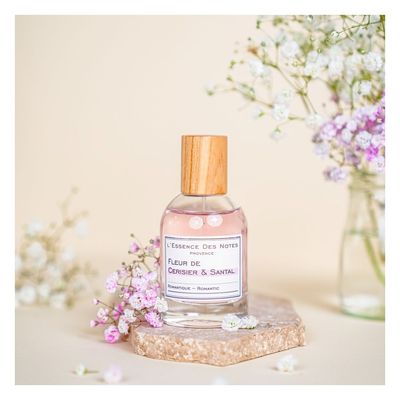 L'Essence Des Notes Cherry Blossom & Sandalwood Eau de Parfum 30ml L'Essence des Notes Fleur de Cerisier & Santal Eau de Parfum 30ml with gypsophila flowers