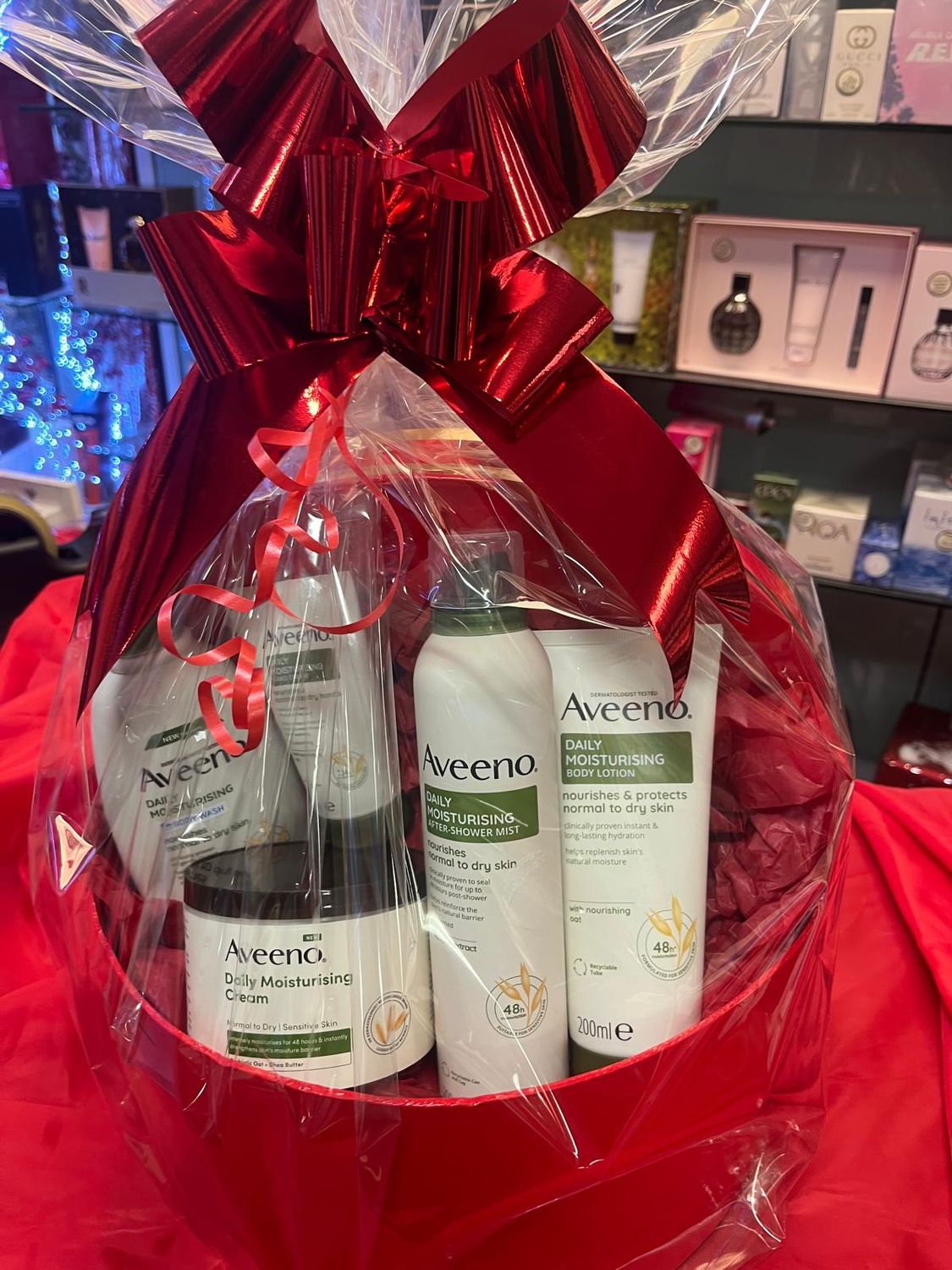Aveeno 5pc Gift Hamper Aveeno 5pc Gift Hamper