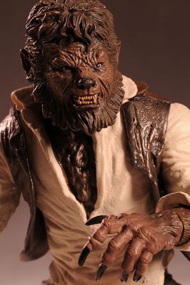 Mezco Toyz Wolfman 7-in Deluxe Figure - Benicio Del Toro
