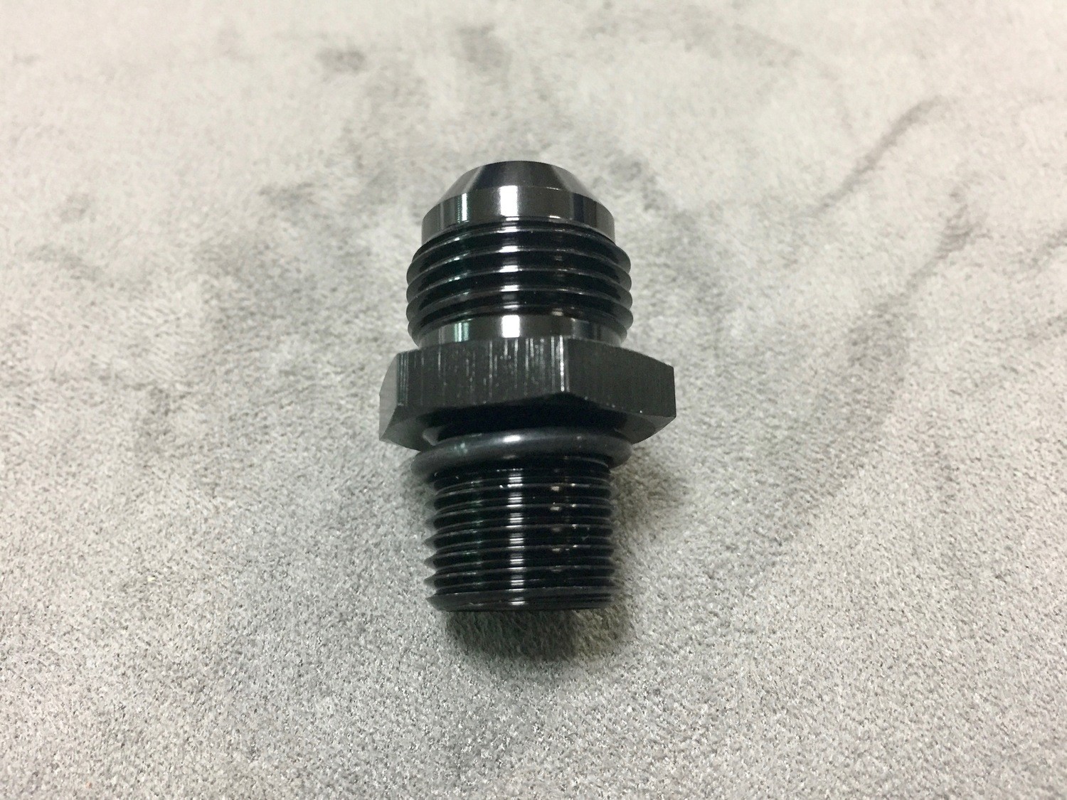 AN8 TO M16 X 1.5MM PORT ADAPTER IN BLACK WITH O-RING