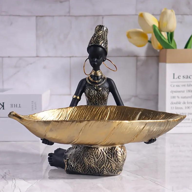 Afrikanische Frauenfigur Uniquora mit goldenem Blattteller